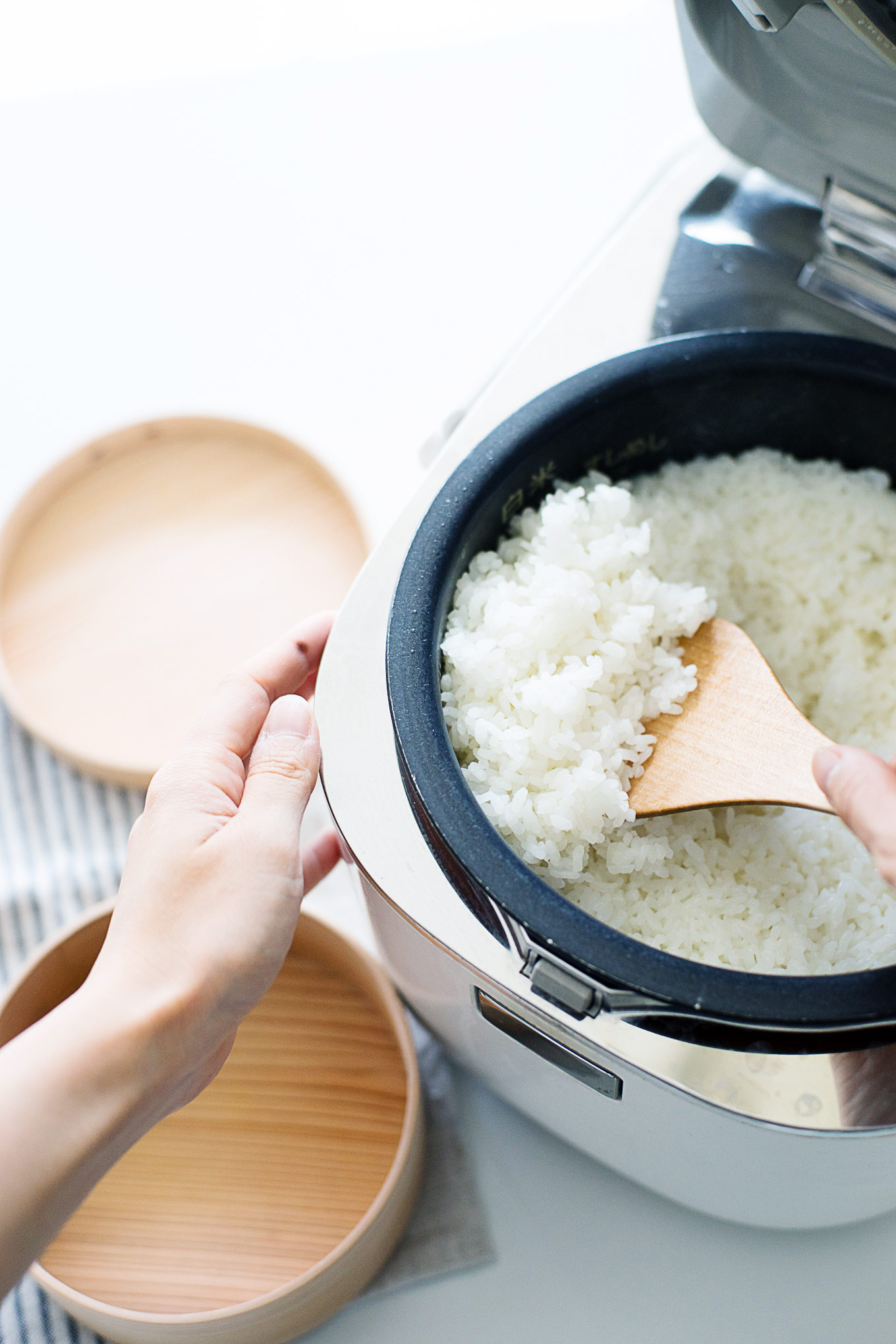 how-to-put-rice-into-a-magewappa-bento-3