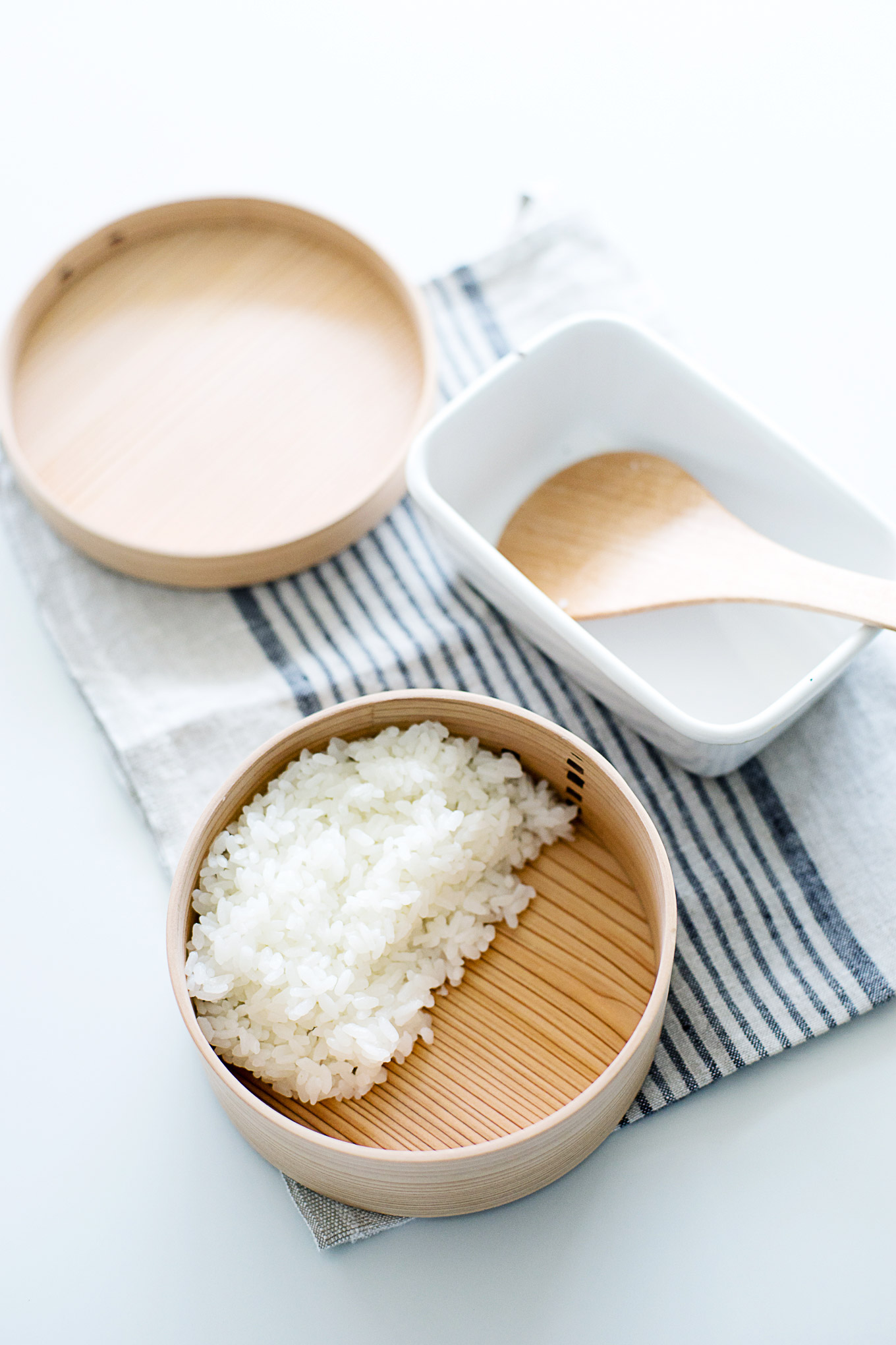 how-to-put-rice-into-a-magewappa-bento-5